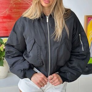 Scarlet & Sam Capsule Bomber